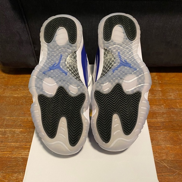 Air Jordan 11 Retro Low White, Black & Concord - Picture 5 of 6